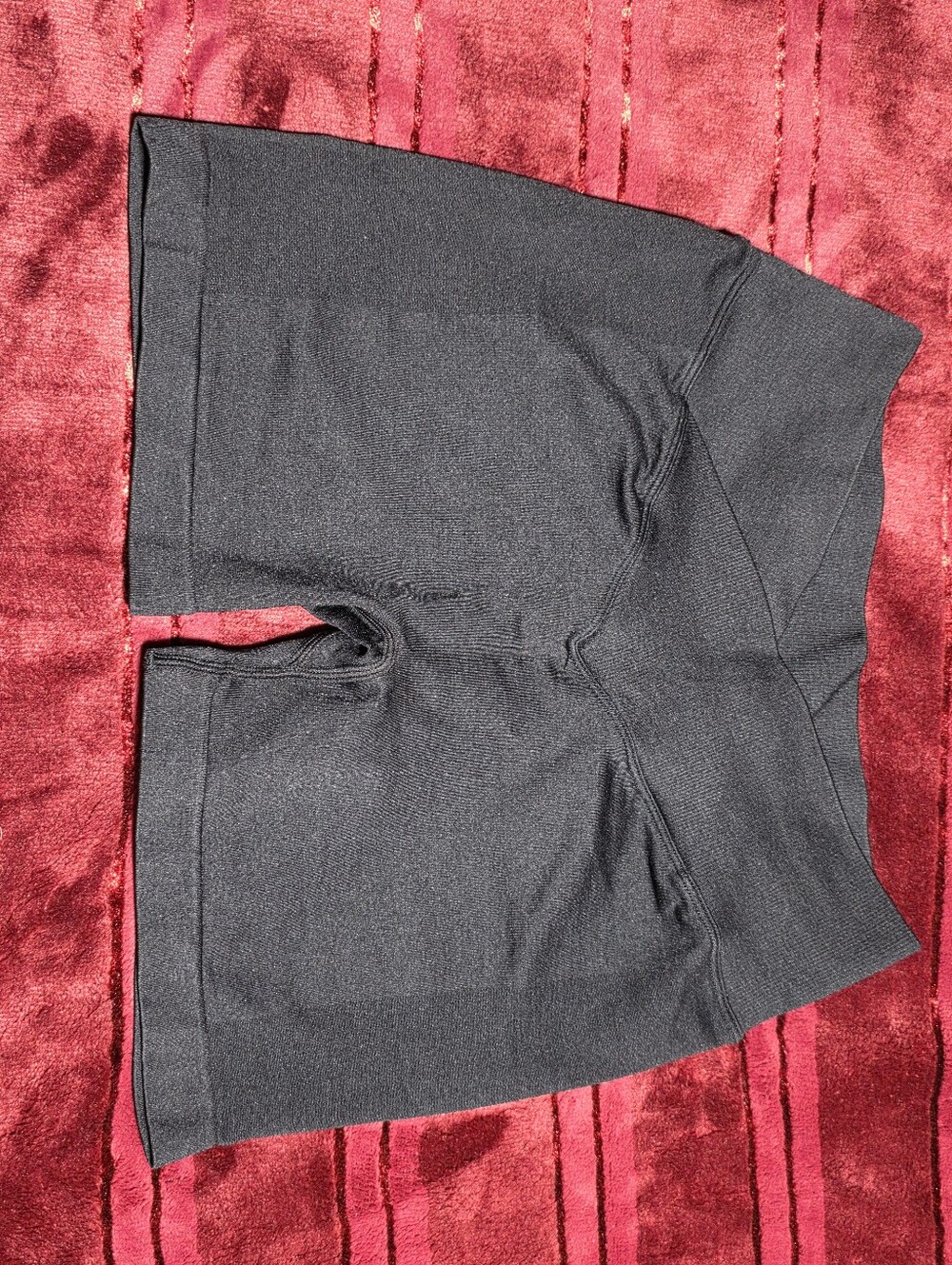 YEOREO Seamless Scrunch Butt Workout Shorts - Black - Medium